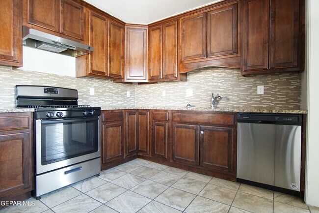 Building Photo - 6201 Tesuque Dr