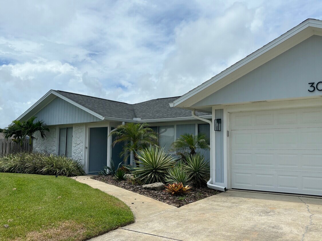 Primary Photo - 30 Sea Harbor Dr W