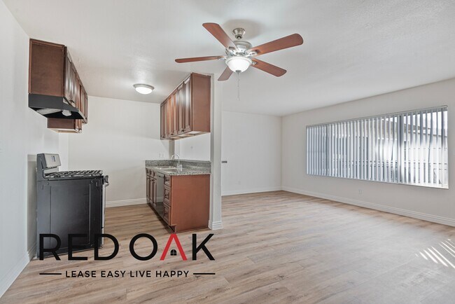 Foto del edificio - Stunning, Remodeled One Bedroom with a Spa...