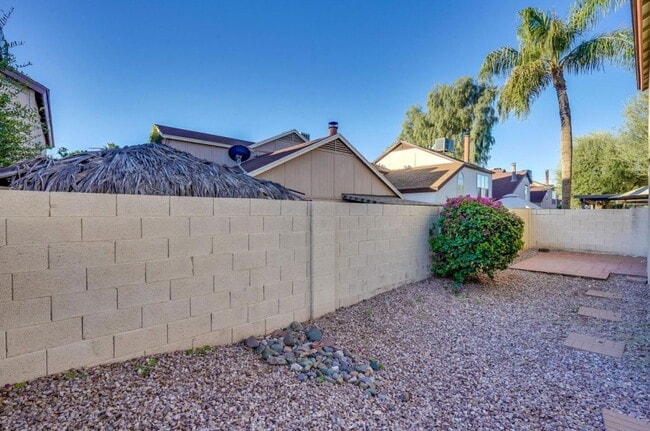 Photo - 521 E Kristal Way House