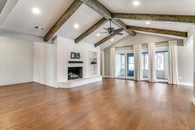 Foto del edificio - 4 bedroom with pool in Colleyville