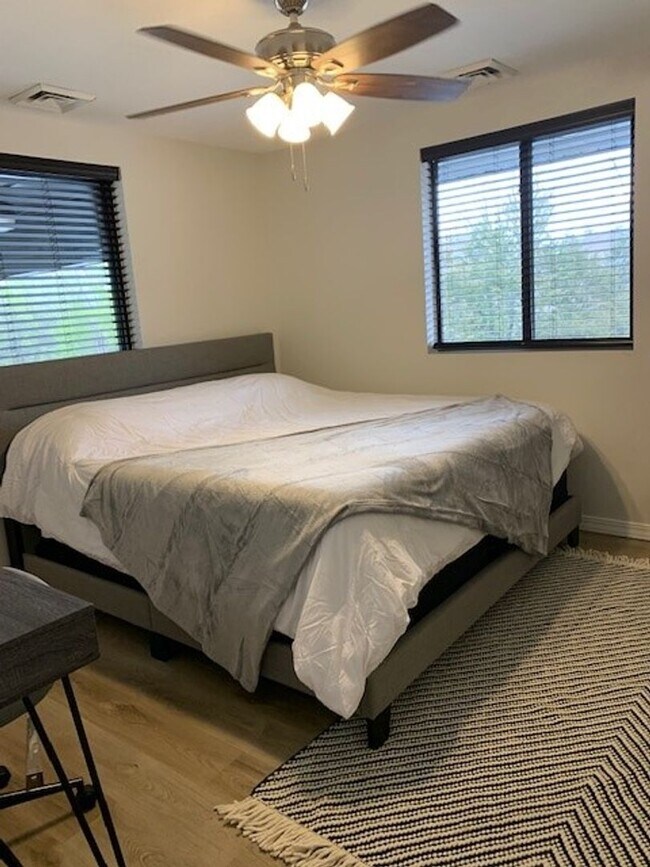 Foto del edificio - Corporate Rental Unit 1 Bedroom 1 Bath Fur...