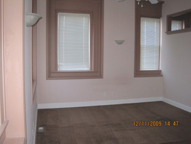 Building Photo - 320 S 2nd St