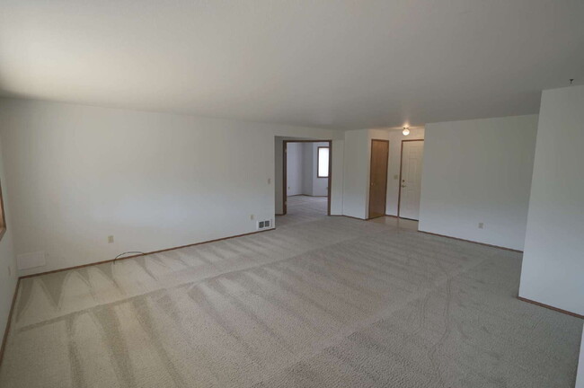 Building Photo - 3 bed 2 bath, 2 car garage in Sequim