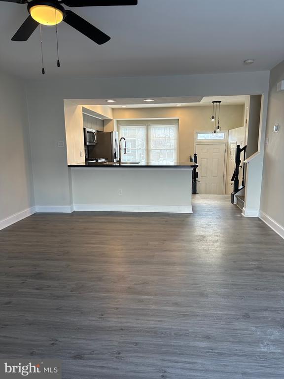 Building Photo - 650 Corsica Ave