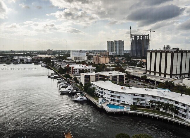 Foto del edificio - 100 Golden Isles Dr