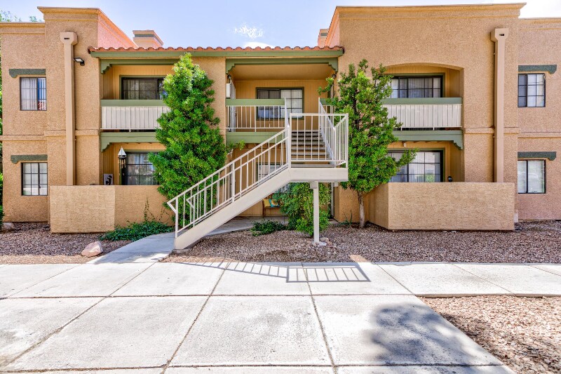 Foto principal - 5150 S Jones Blvd