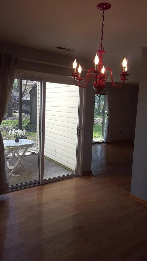 Building Photo - 15A E Daisy Ln