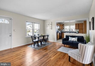 Building Photo - 405 E 7th Ave