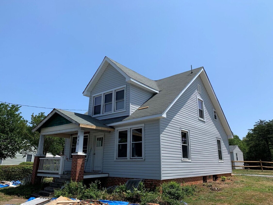 645 Leesville Rd Unit B, Lynchburg, VA 24502 Room for Rent in