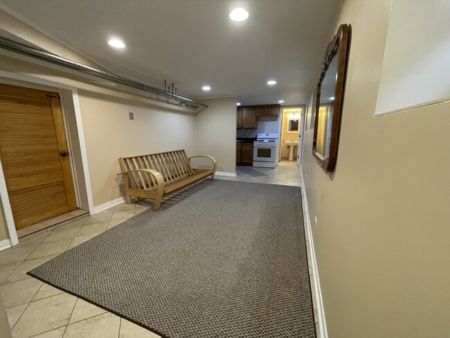 Building Photo - 4021 W Barry Ave