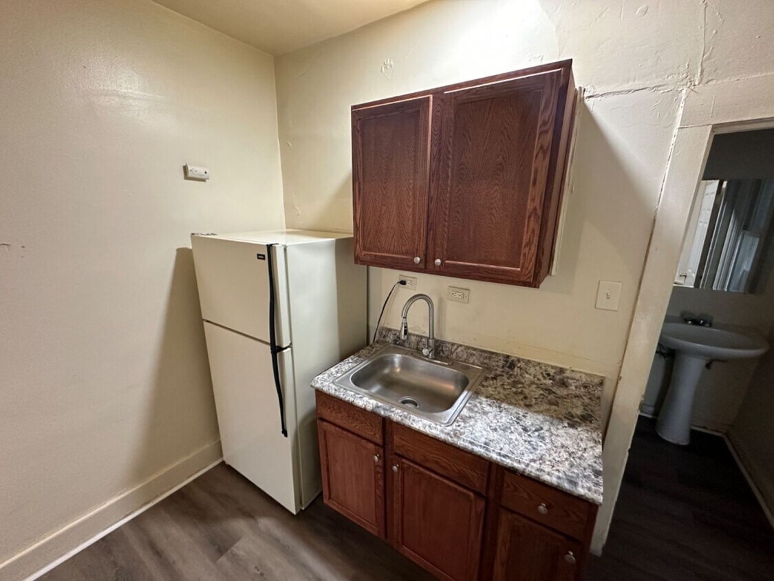 Building Photo - 235 N 37th St. (3 Unit)