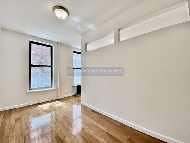 Building Photo - 401 E 68th St