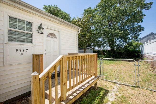 Photo - 9537 20th Bay St #B House
