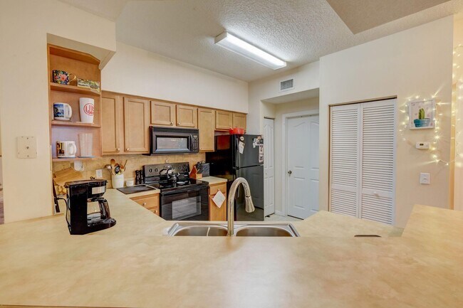 Building Photo - 8305 Myrtlewood Cir W