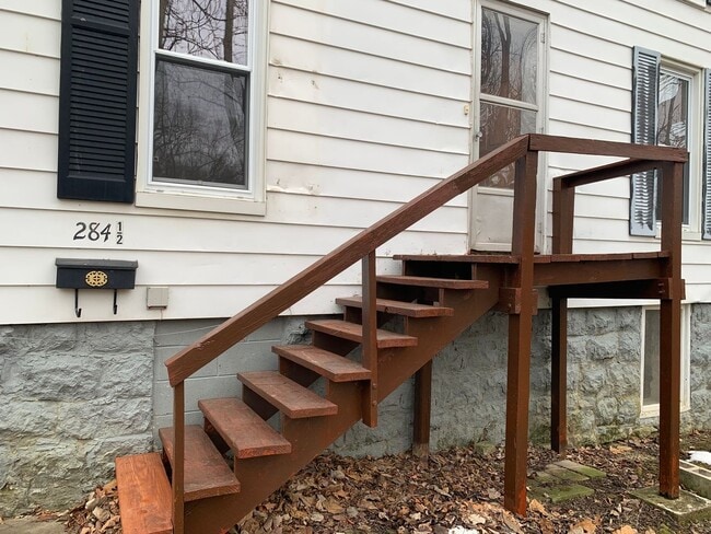 Building Photo - 284 Sycamore St