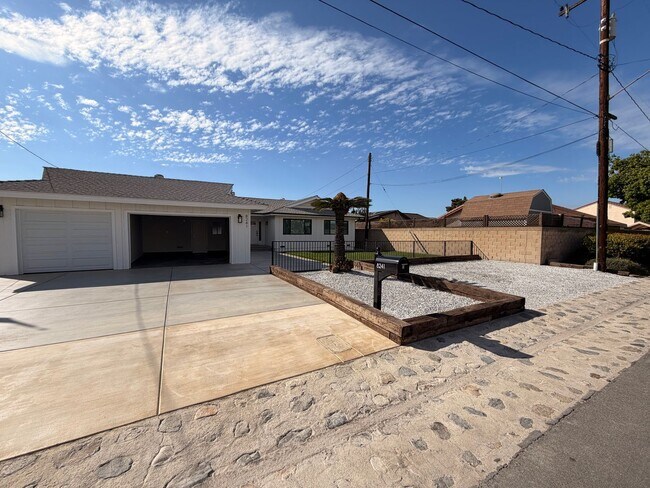 Foto del edificio - Beautiful 4 Bedroom Cypress House For Rent...