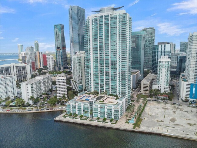 Building Photo - 1331 Brickell Bay Dr