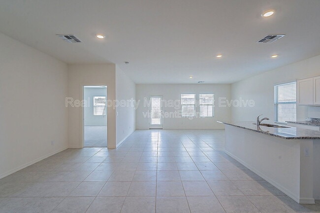 Foto del edificio - 6511 W Magdalena Ln