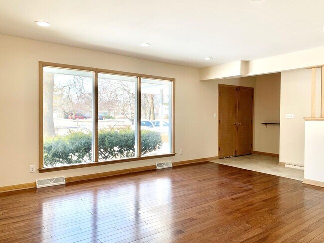 Foto del edificio - Lovely Mequon Ranch Home