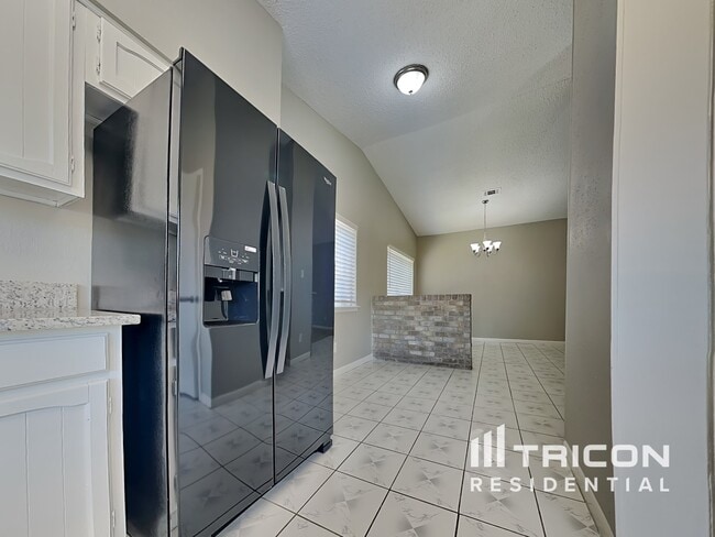 Foto del edificio - 23426 Canyon Lake Dr