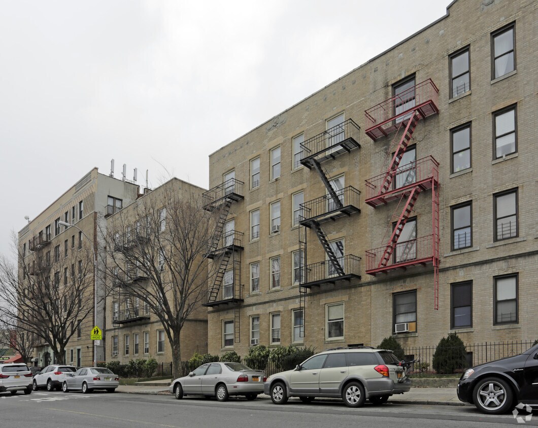 Building Photo - 2916 21st Ave