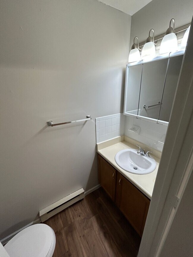 Building Photo - Spacious 2-Bedroom Living in a Quiet Commu...