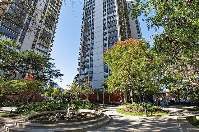 Foto principal - 1360 N Sandburg Terrace