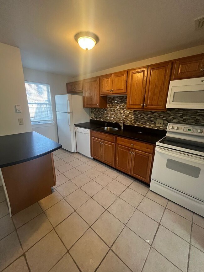 Foto del edificio - 2 Bedroom Apartment for Rent in Rochester, NH!
