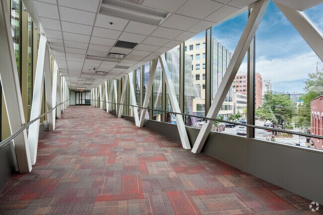 Acceso a Skyway - 318 Commons