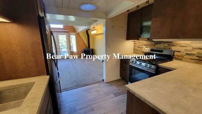 Foto del edificio - "Charming 2-Bedroom Retreat in Beautiful B...