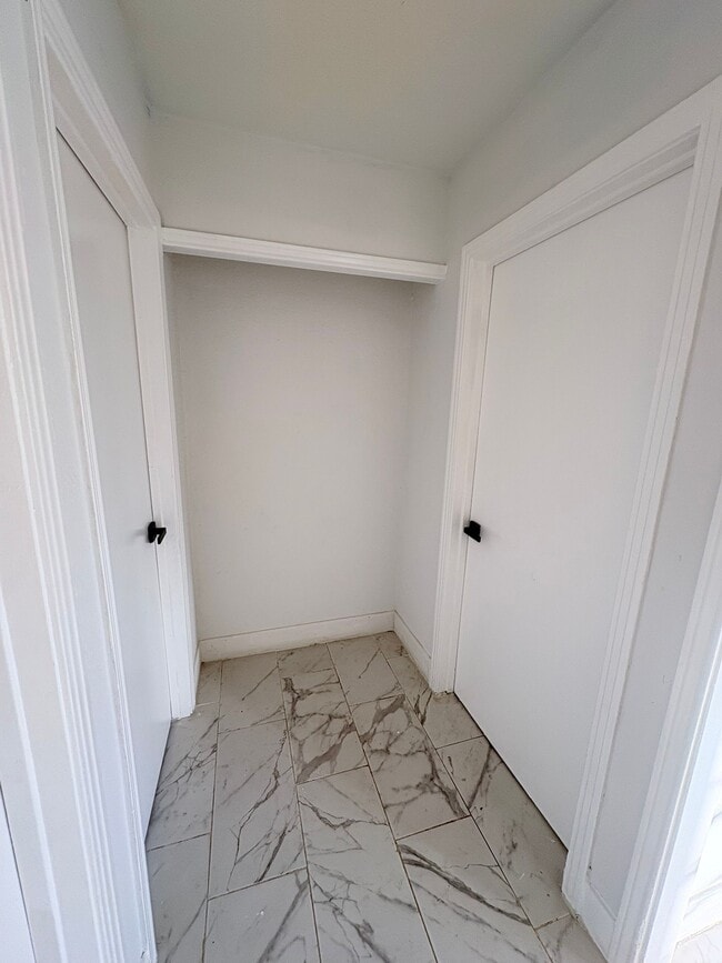 Building Photo - 3010 McCrarey Dr