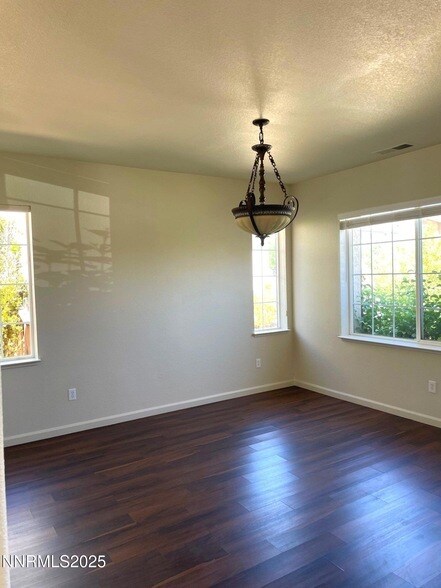 Foto del edificio - 7145 Beacon Dr
