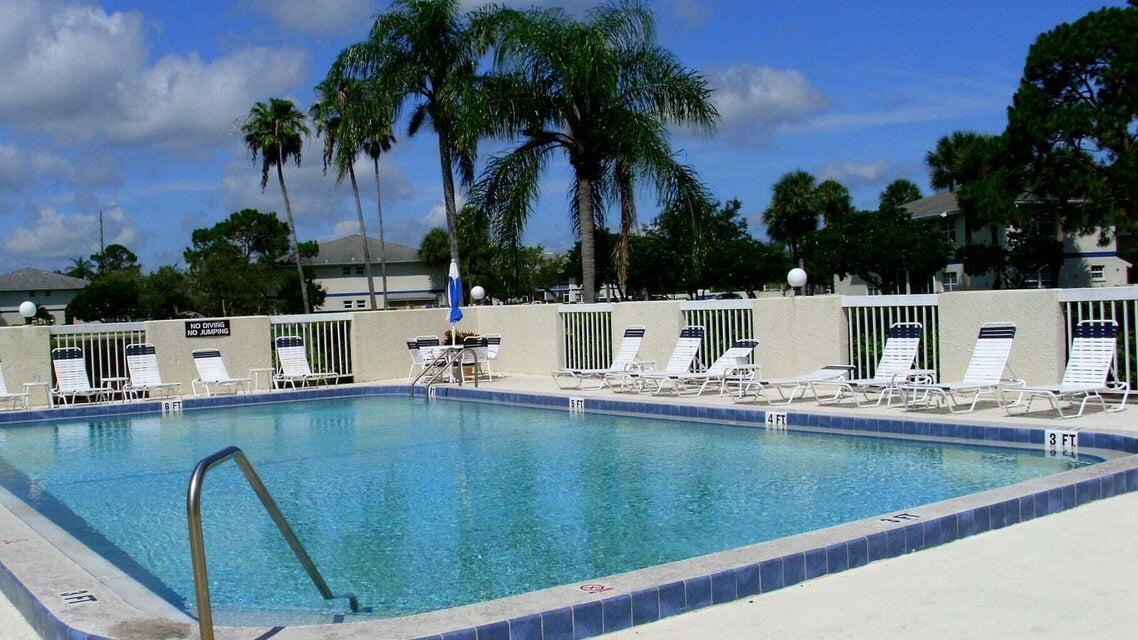 Foto principal - 1500 SE Royal Green Cir