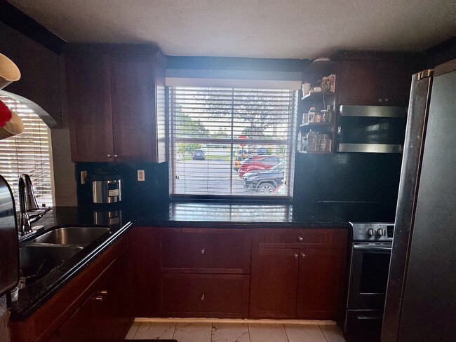 Foto del edificio - 19550 SW 103rd Ct