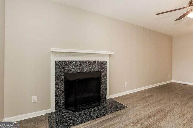 Building Photo - 1234 Justin Ln