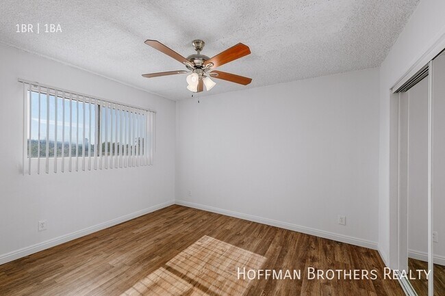 Foto del edificio - 4845 Saturn St