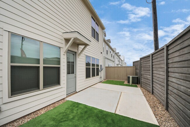 Foto del edificio - 7310 Corey Rushing Ln