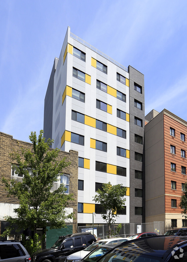 Foto principal - 491 E 165 St