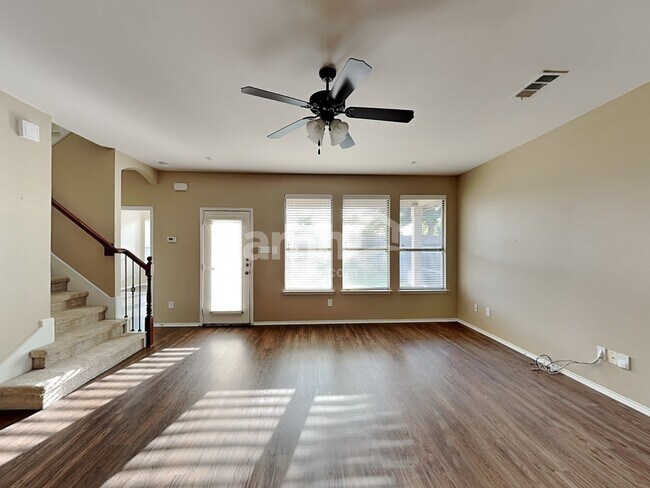 Foto del edificio - 721 Hickory Ln
