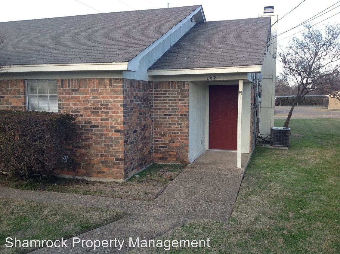 Foto principal - 2 br, 2 bath House - 102 Gruver Drive