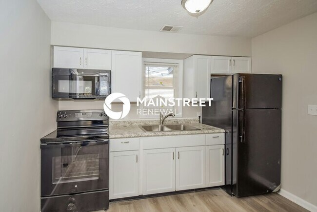 Building Photo - 3 Bedroom Pet-Friendly Home in Indianapolis, IN with Main Street Renewal