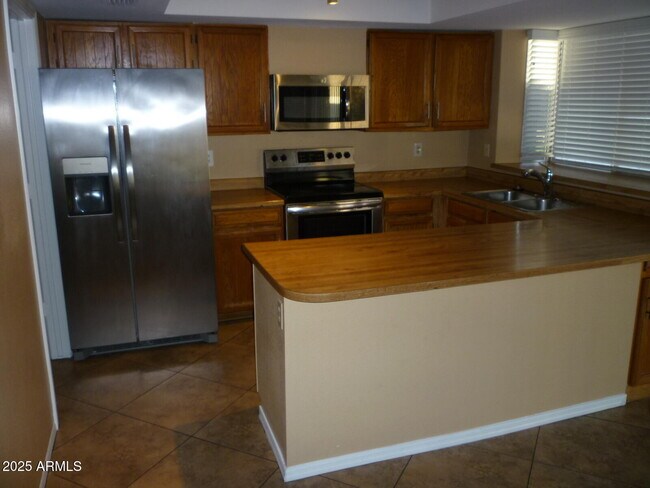 Building Photo - 4216 W Willow Ave