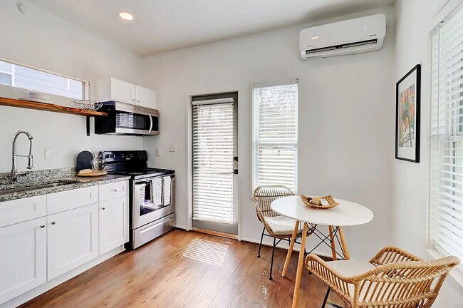 Foto del edificio - Room in Single Family Home on Bowen Ave SE