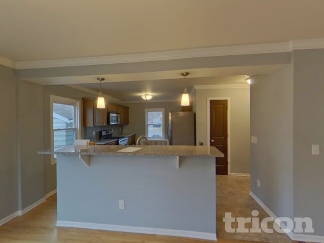 Building Photo - 803 Willard St W