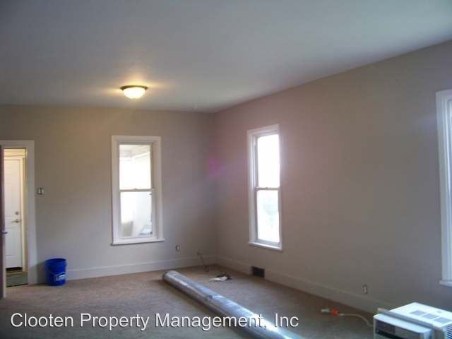 Building Photo - 3 br, 1 bath Apartment - 2110 E Rosser Ave