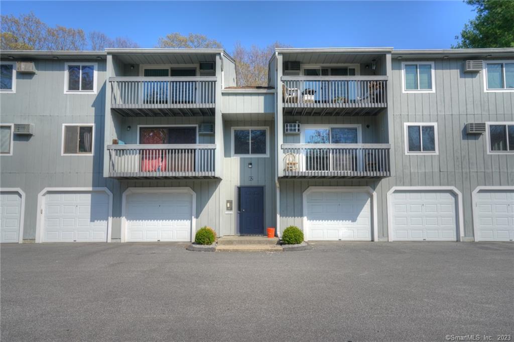 Foto principal - 82 Buddington Rd