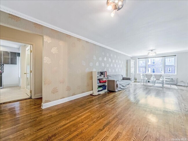 Foto del edificio - 110-15 71st Rd