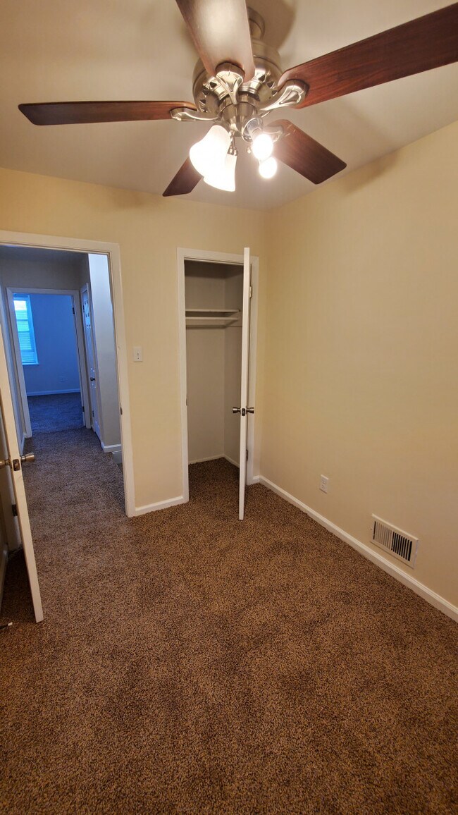 Foto del edificio - 2626 West Franklin St