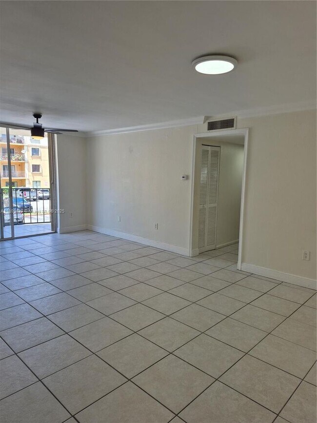 Foto del edificio - 9320 Fontainebleau Blvd